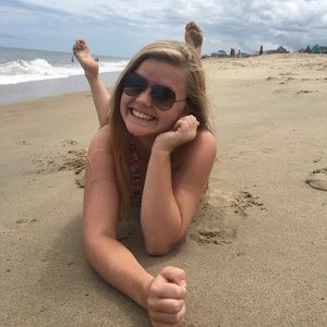 Meet your Posher, Emily